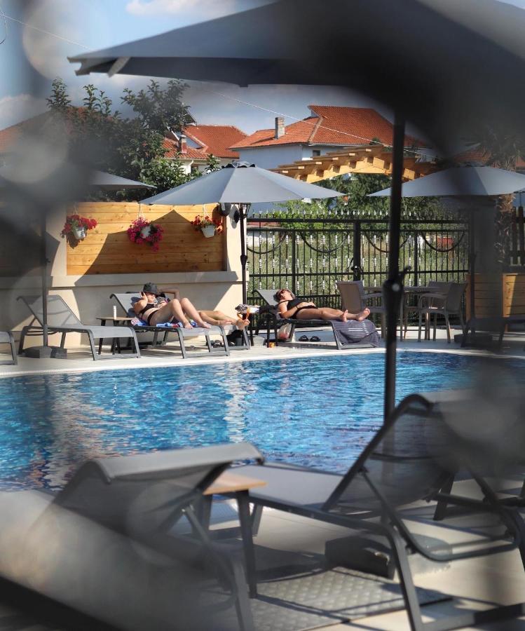 Bujtina Siar Hotel Pogradec Exterior foto